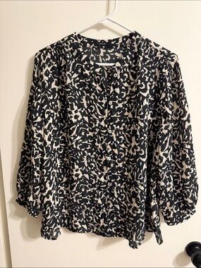 Black & Cream Button-Front Printed Shirt